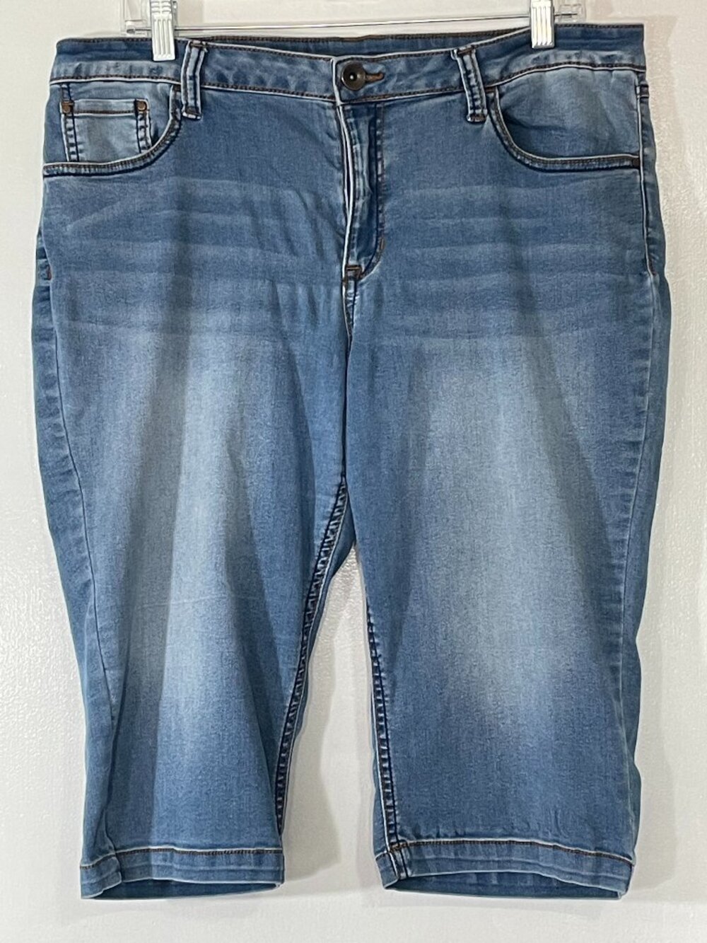 Bass Pro Shops Women’s Jean Capris Jorts Size 16 Cotton Poly Spandex Excellent